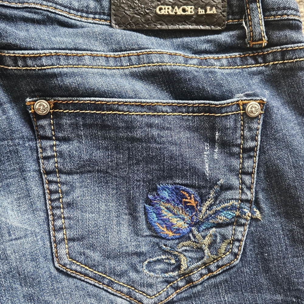 Embroidered Jeans - Picture 11 of 11
